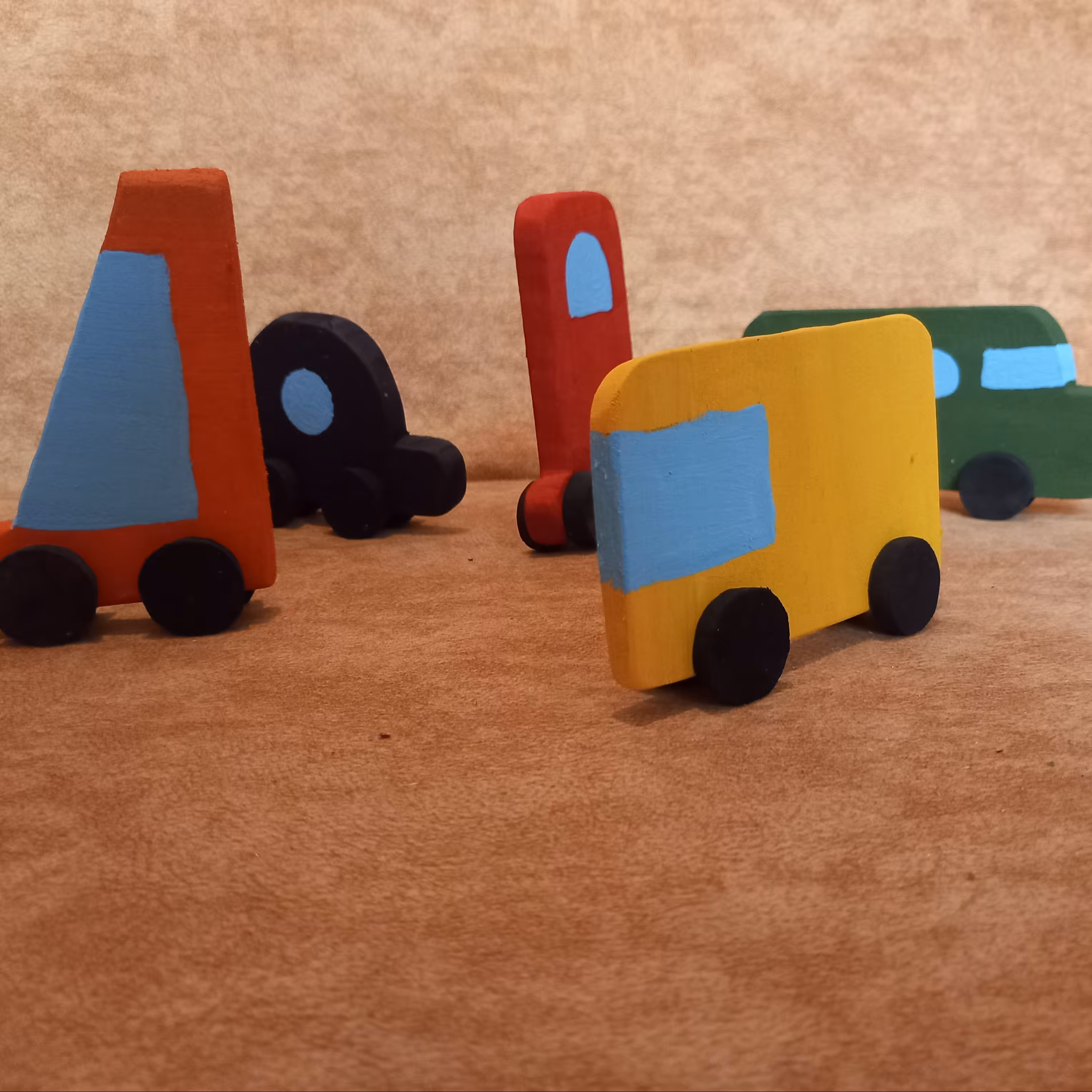 ماشین چوبی با چرخ ثابت ، برای بازی یا تزئین و دکور اتاق کودک