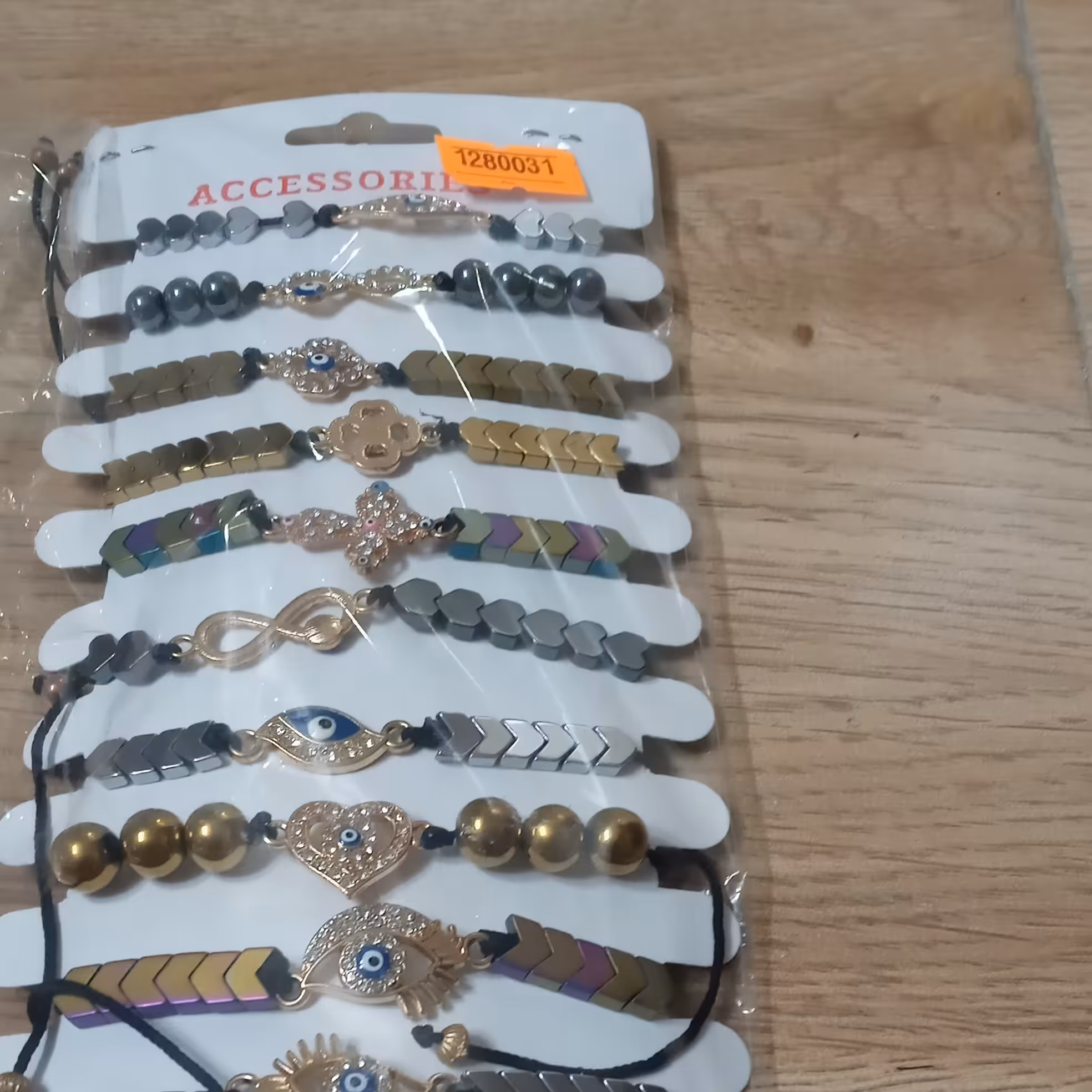 دسبند حدید چشم نظر نگین دار هزینه ارسال به تهران با پیک   پس کرایه درب منزل پرداخت شود    