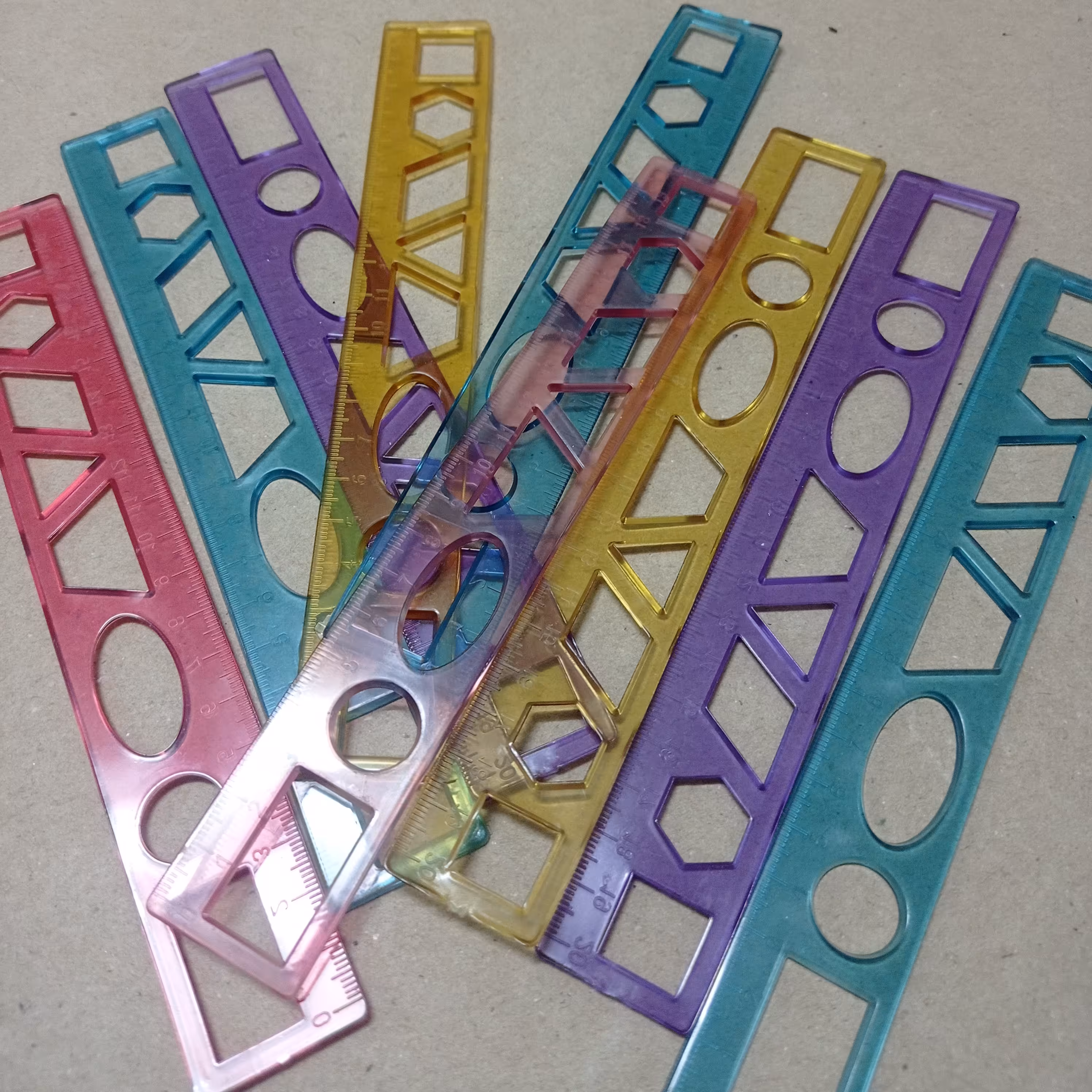 خط کش خطکش ژله ای شابلون دار بیست سانتی متری رنگهای مختلف