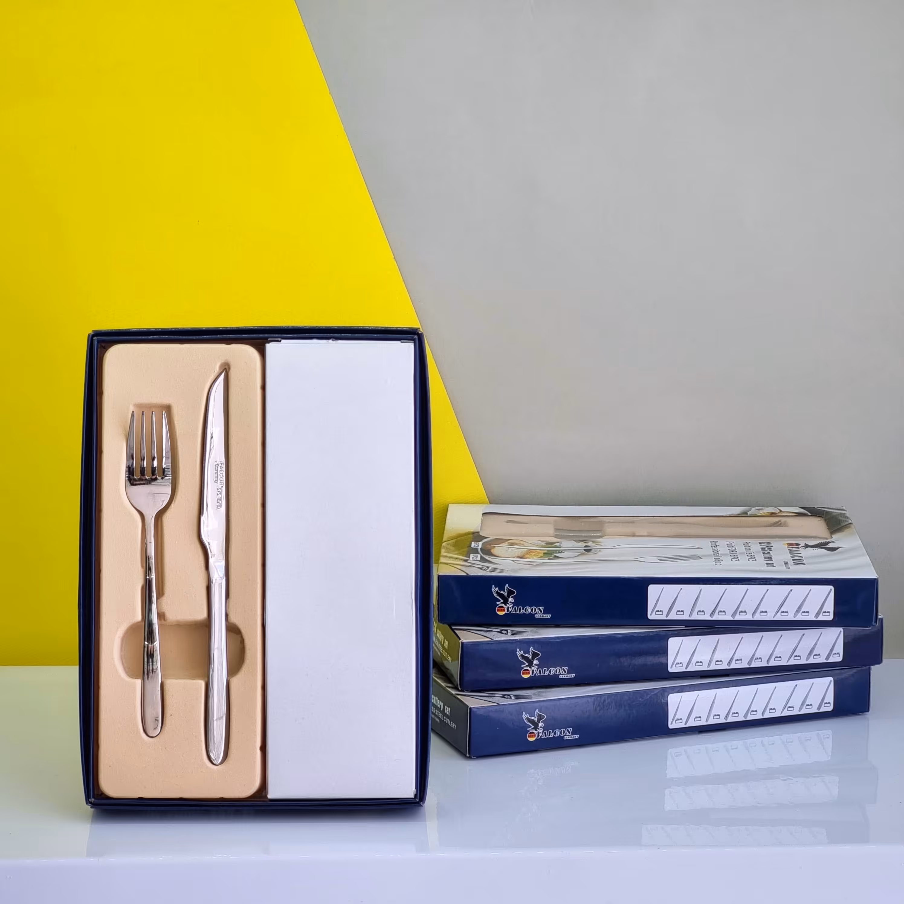 کارد و چنگال فالکون