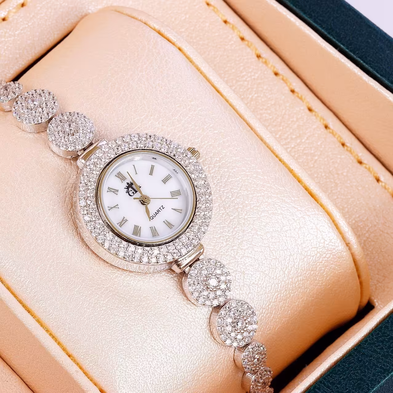 ساعت زنانه نقره شیک و خاص طرح آتنا (1٫170)