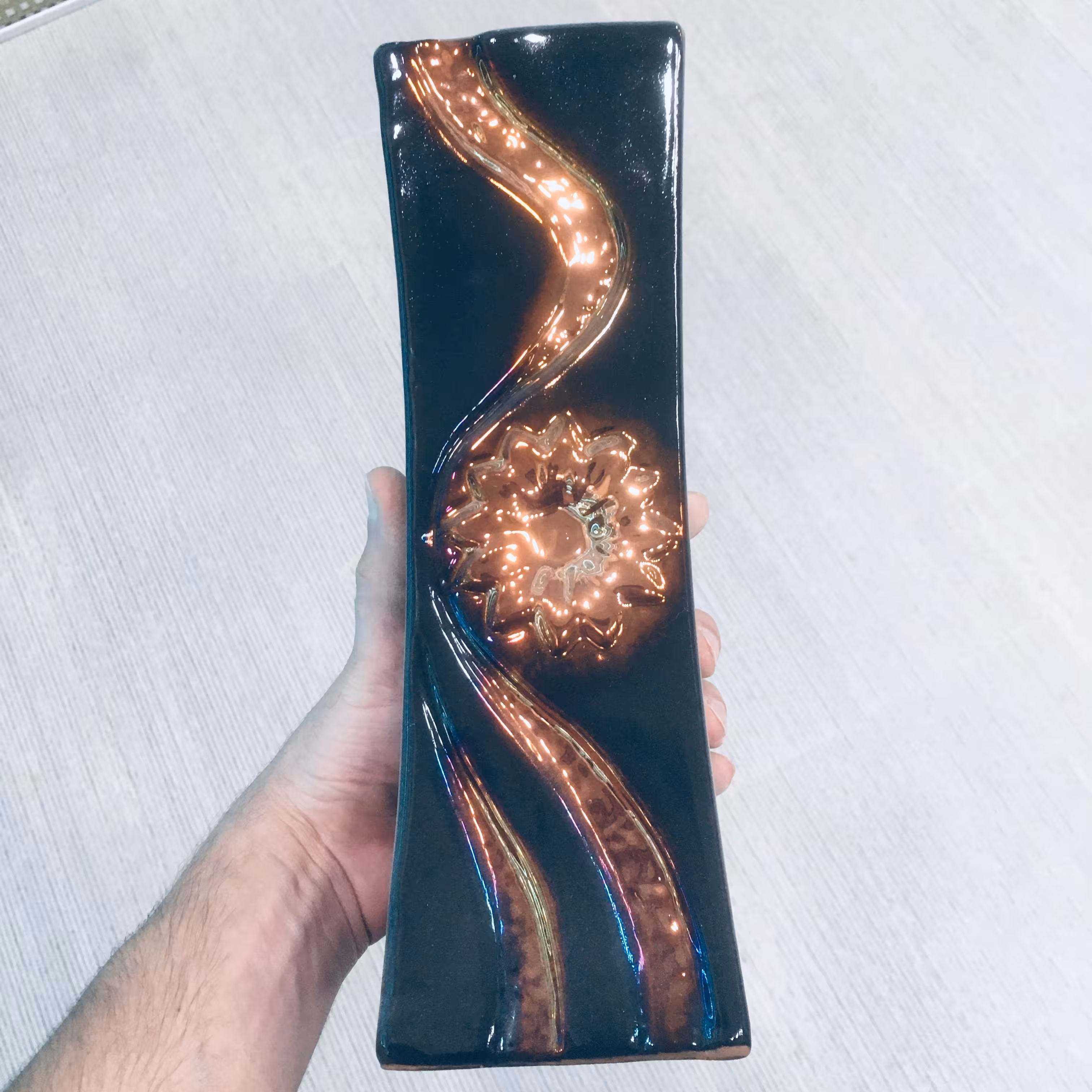 گلدان رومیزی رنگ مسی و مشکی ارتفاع محصول 30 cm
