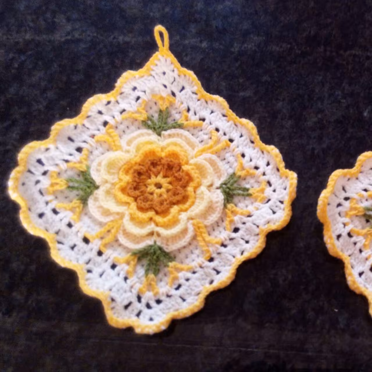 15 -  دستگیره تزیینی رنگ لیمویی کرم