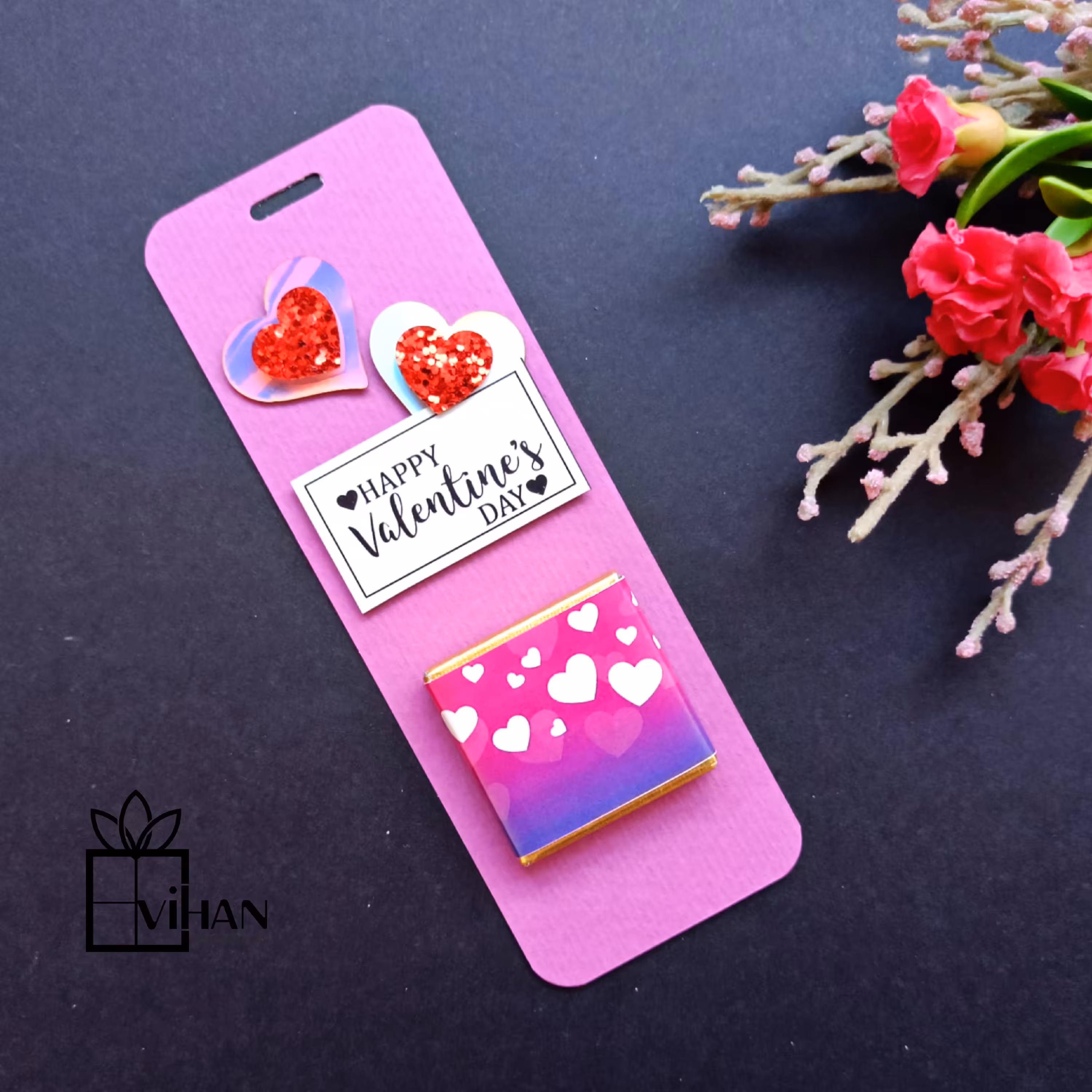 شکلات گیفت  نصب شده بر روی تگ تزئین شده با تم ولنتاین 3