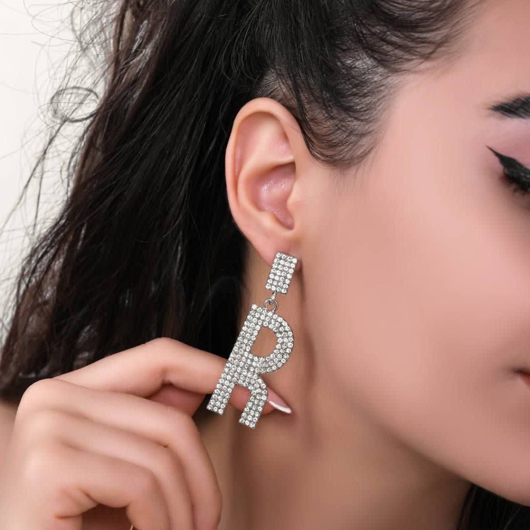 گوشواره حروف انگلیسی R کد10782 تمام نگین.کیفیت عالی.رنگ ثابت.ضدحساسیت