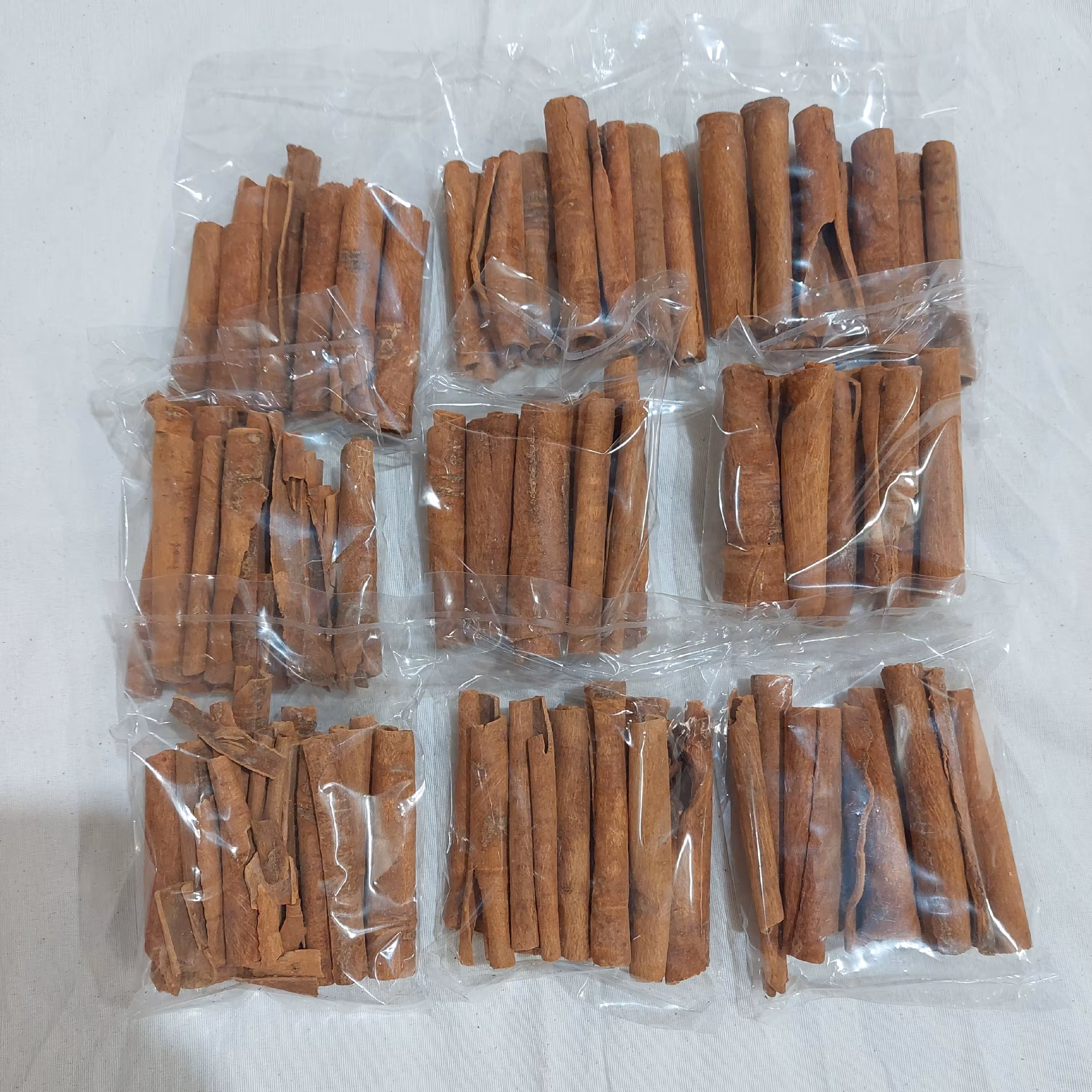 دارچین  لوله ای  یا دارچین سیگاری خوش عطر و خوش طعم