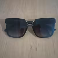 عینک آفتابی مردانه و زنانه مربعی مارک دیور  (رنگ مشکی)