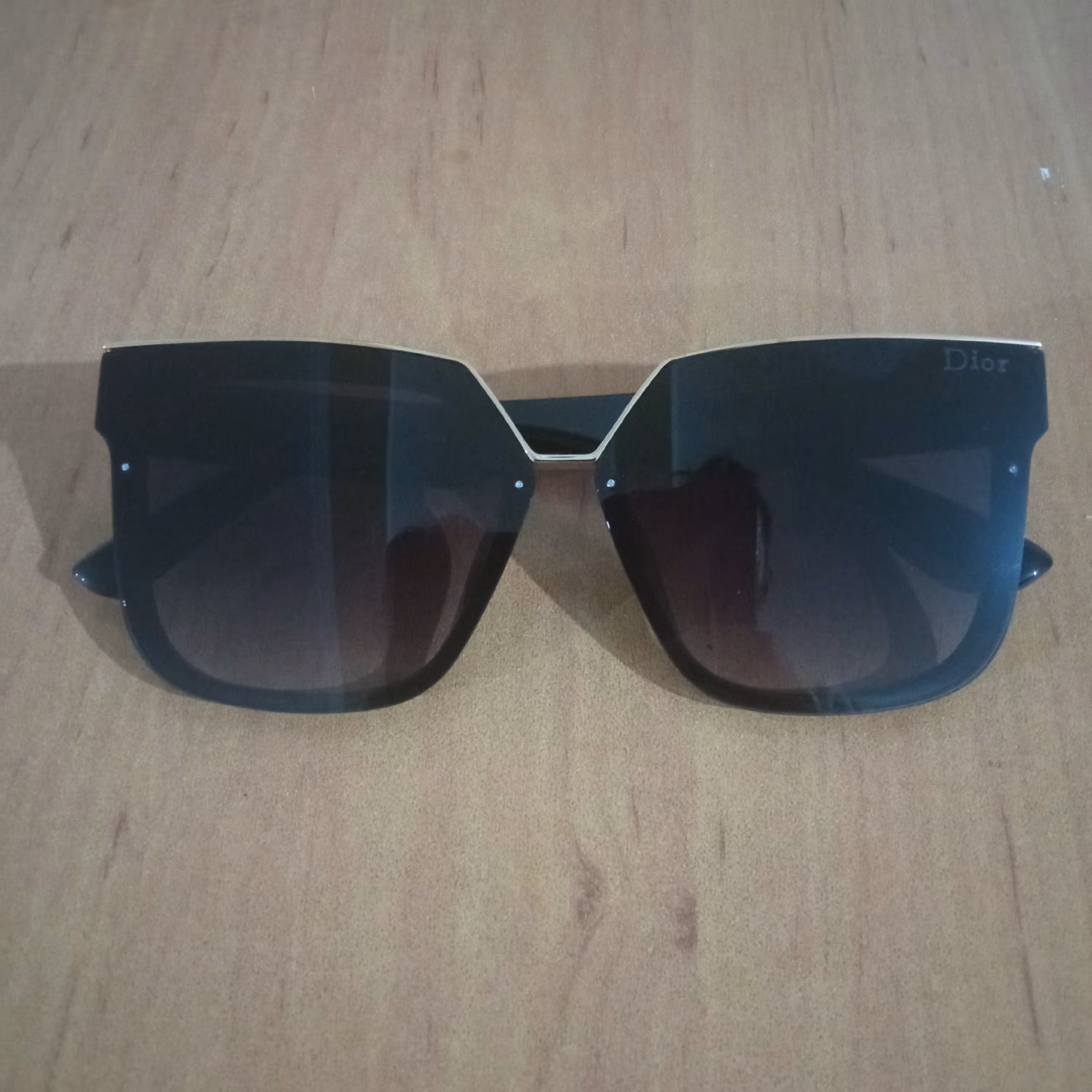 عینک آفتابی مردانه و زنانه مربعی مارک دیور  (رنگ مشکی)