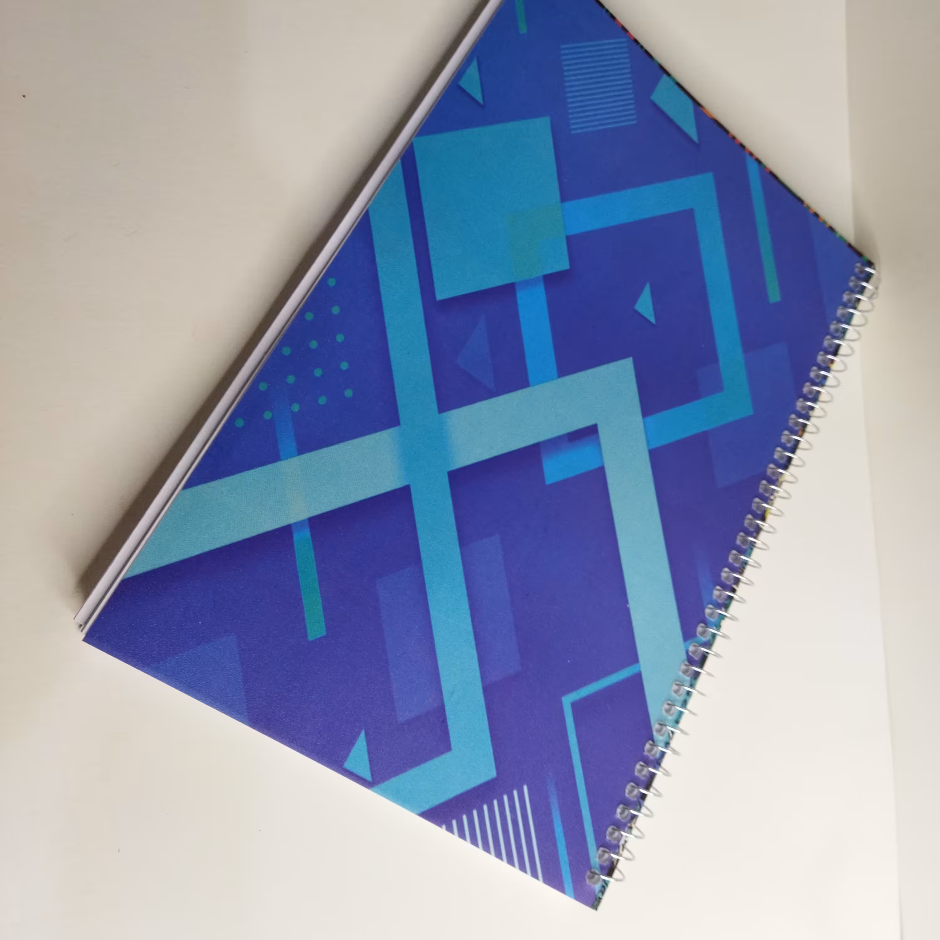 دفتر مشق 80 برگ، کاغذ جنس خوب،جلد گلاسه بصورت تکی 