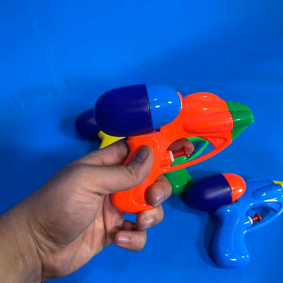 تفنگ آب پاش اسباب بازی آبپاش 
