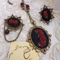  ست گلدوزی شده با دست کد054