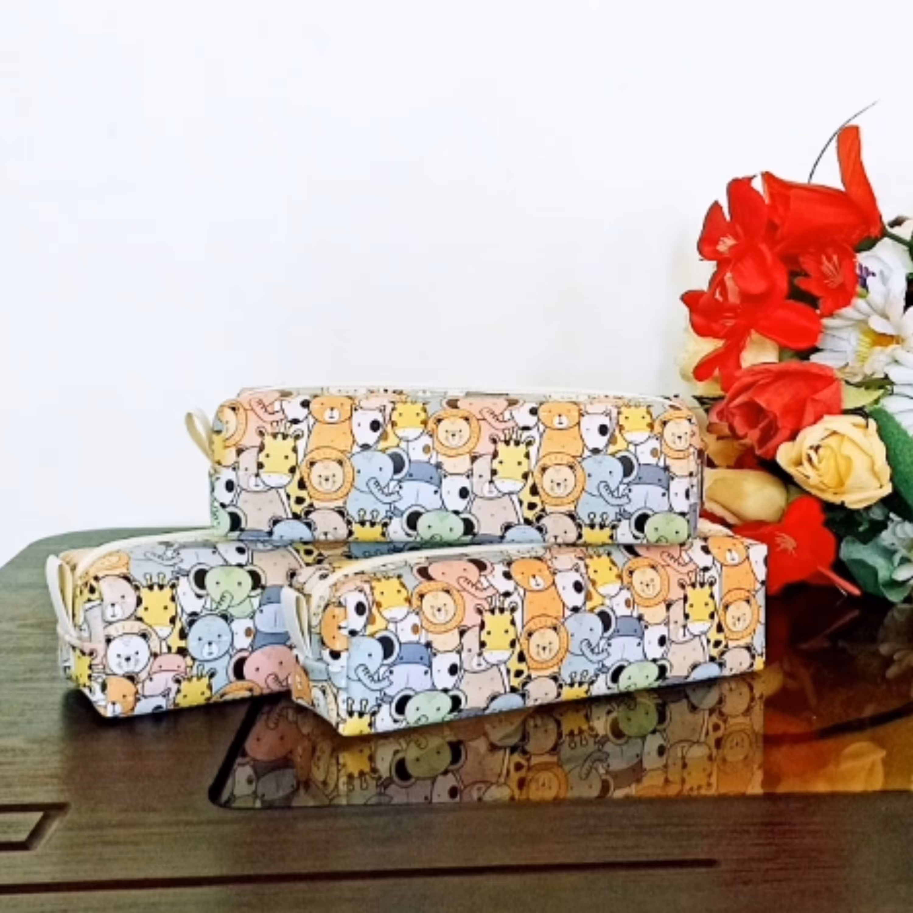 جامدادی .چرمی فانتزی. طرح حیوانات  . دارای آستر و فوم. کد 