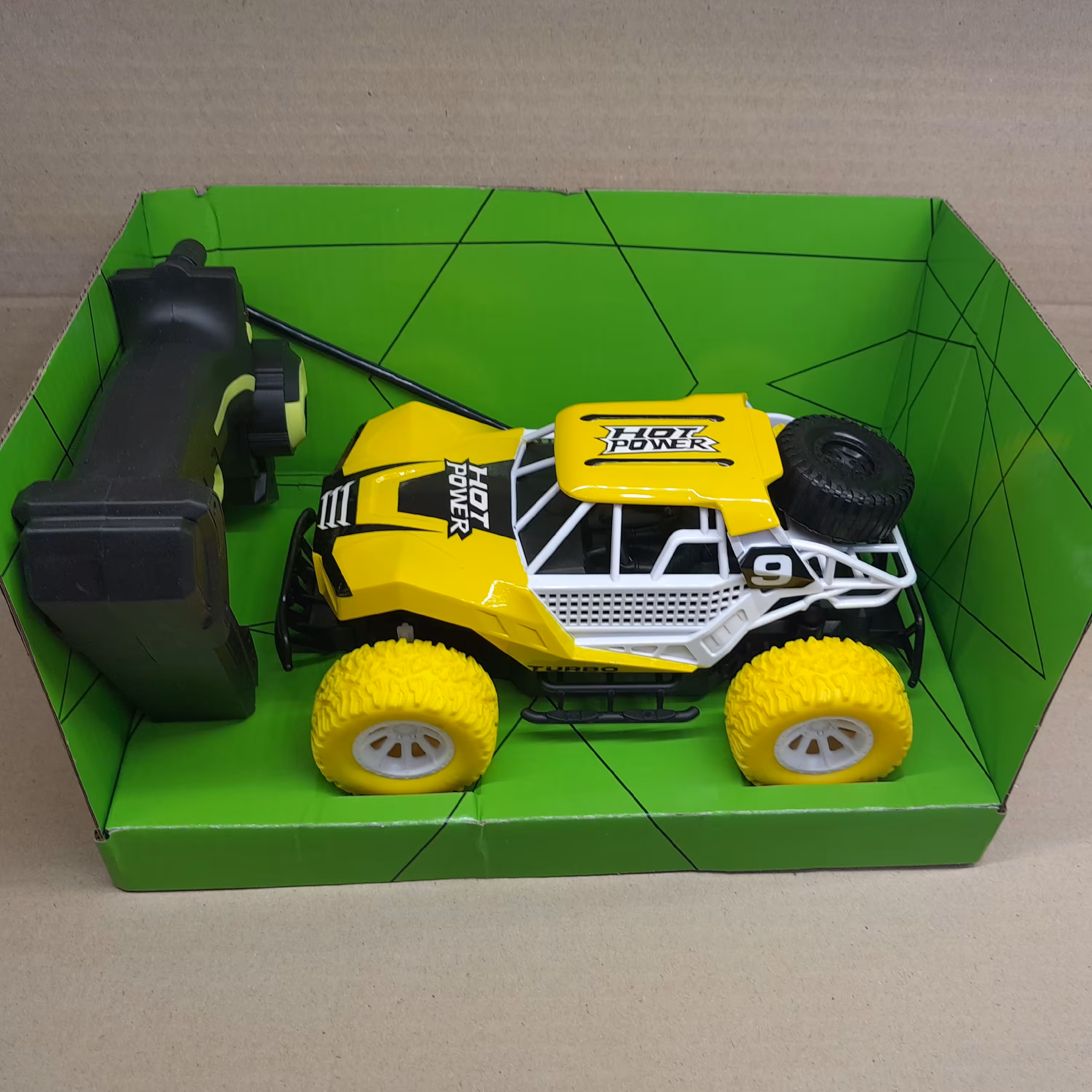 ماشین کنترلی آفرود شارژی خارجی زردرنگ  دسته هواپیمایی 