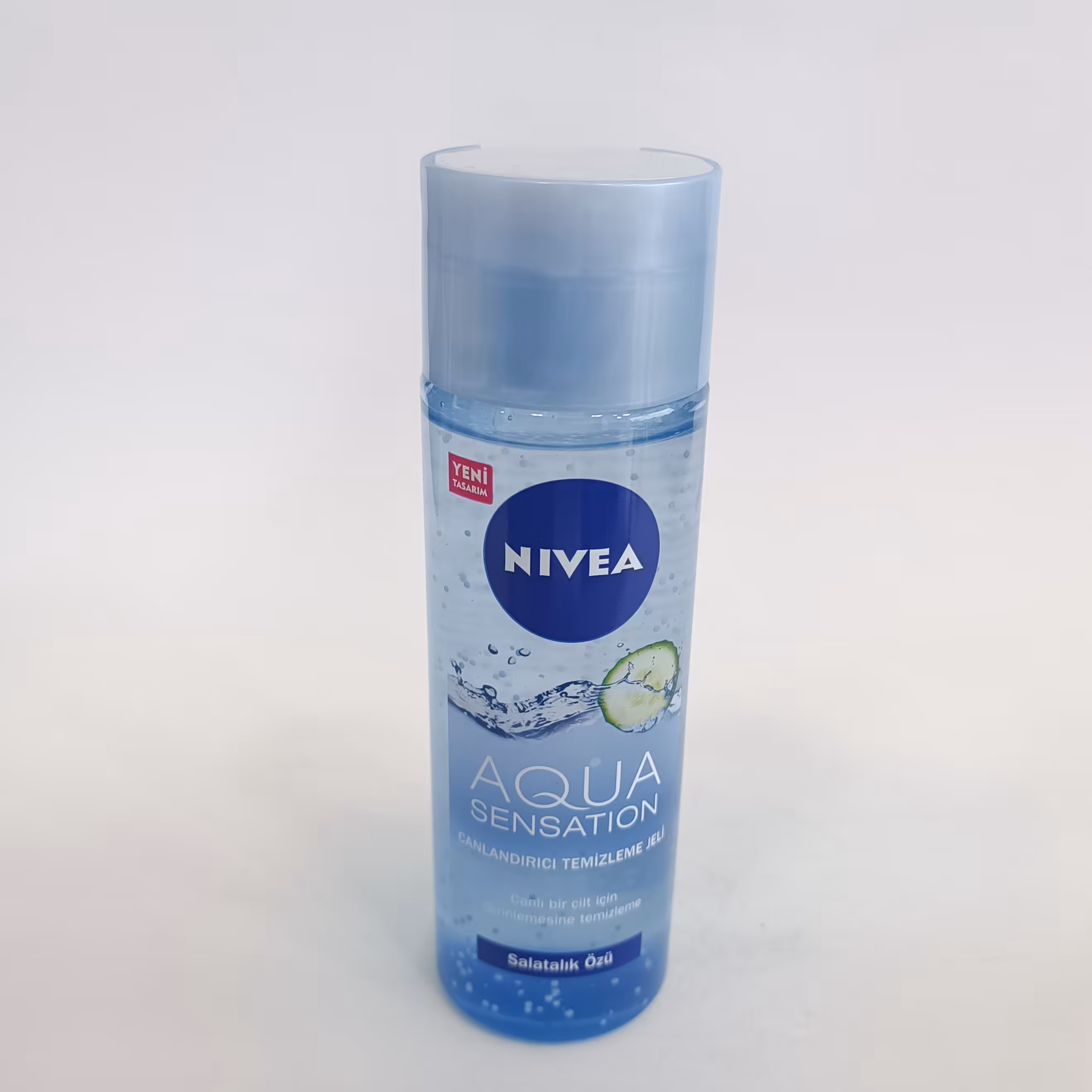 ژل شستشوی صورت نیوآ مدل Aqua Sensation مناسب پوست معمولی 200 میل