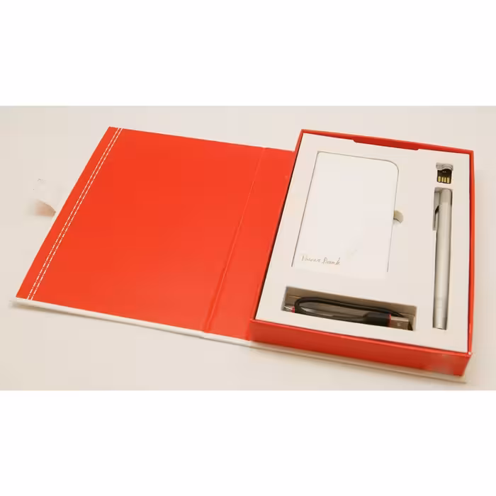 ست مدیریتی پاوربانک به همراه فلش مموری و خودکار 3 کاره سفید نقره ای