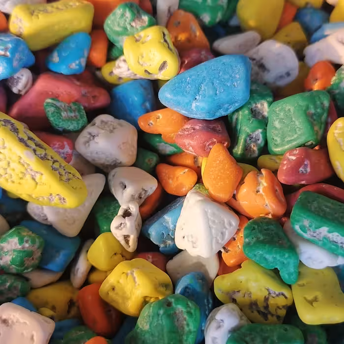 دراژه یااسمارتیز بامغزشکلاتی درشکل های گوناگون