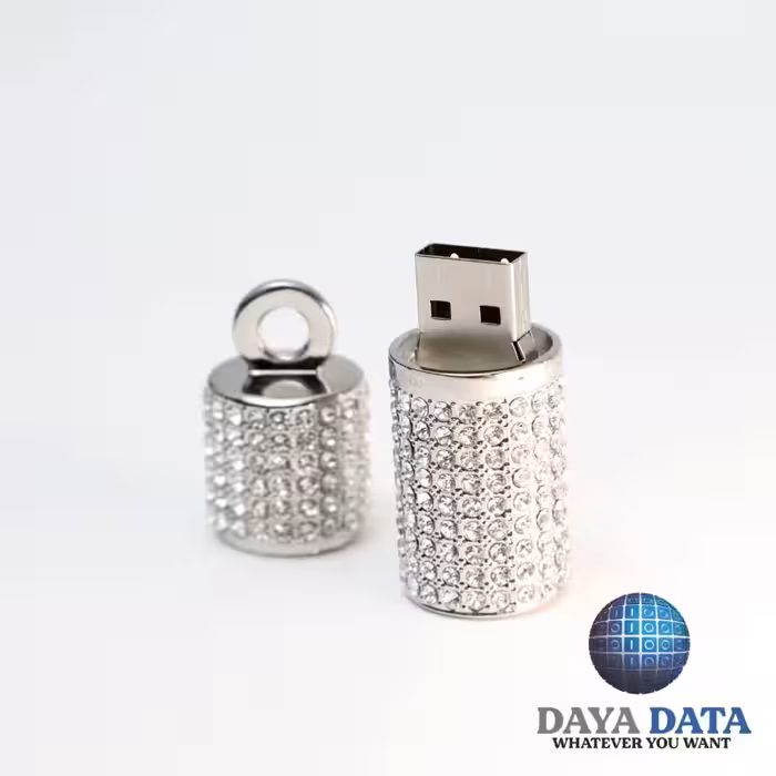 فلش مموری فانتزی دایا دیتا استوانه جواهر مدلJE1002-67 ظرفیت64GB -USB3رنگ نقره ای