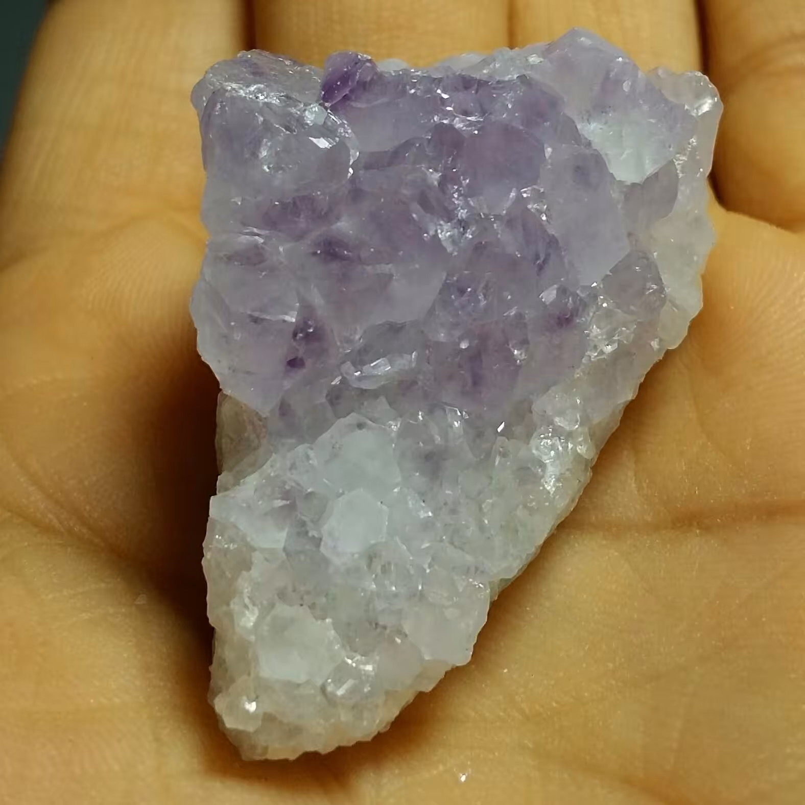 سنگ راف آمیتیس بلور درشت پر رنگ خارق العاده بسیار زیبا دیدنی کاملا طبیعی شاهکار خلقت خااااص
کد 8613