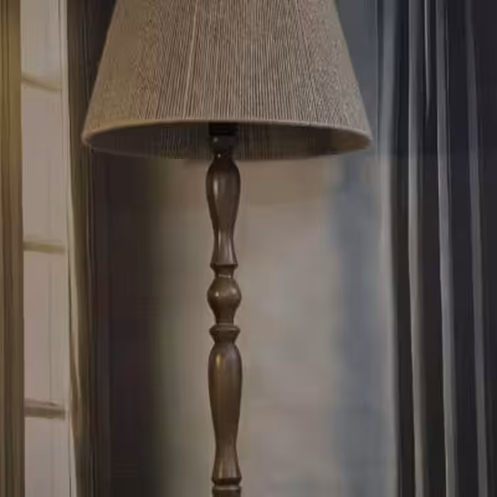 آباژور ایستاده