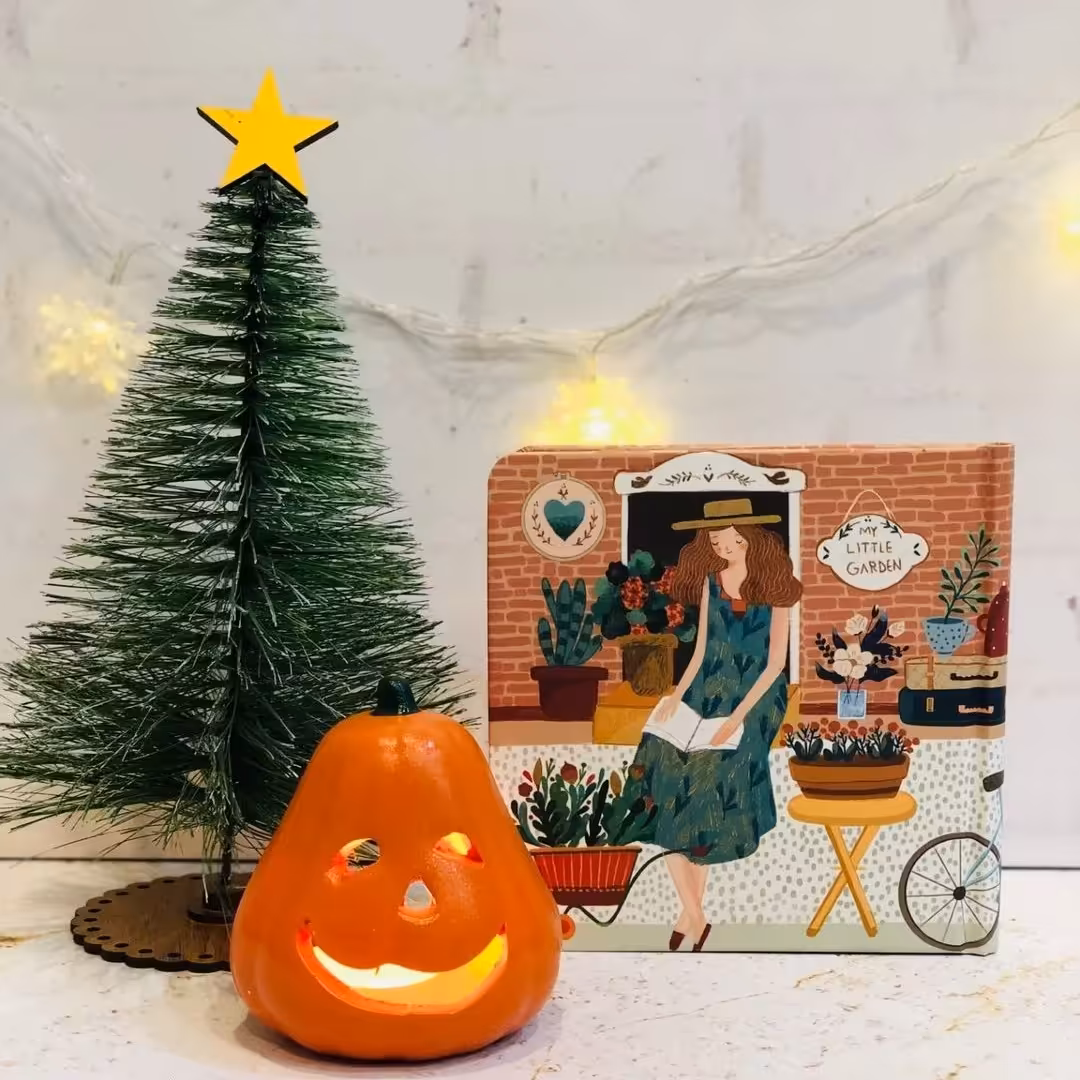 دفتر یادداشت و دفتر خط دار مربعی جلد سخت ته دوخت در طرح های فانتزی 