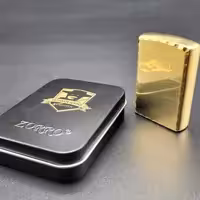 فندک بنزینی برند زورو طلایی دور برش خورده