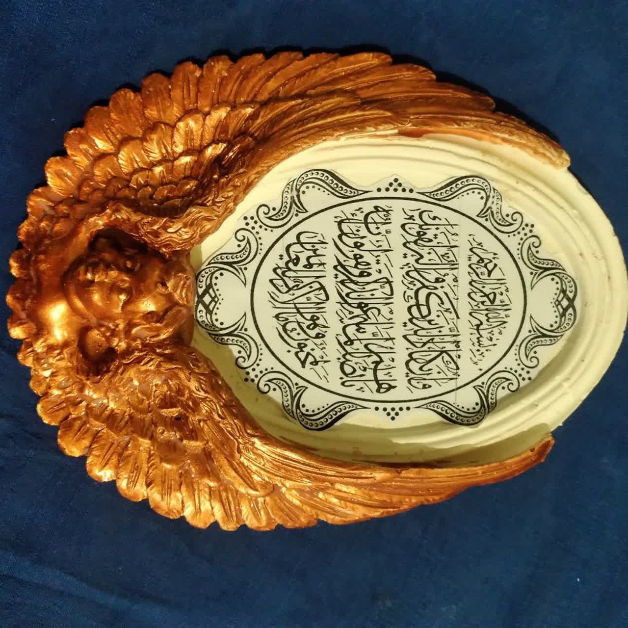 فرشته زیبا و ان یکاد از جنس گچ و پودر سنگ ابعاد 20 در 15