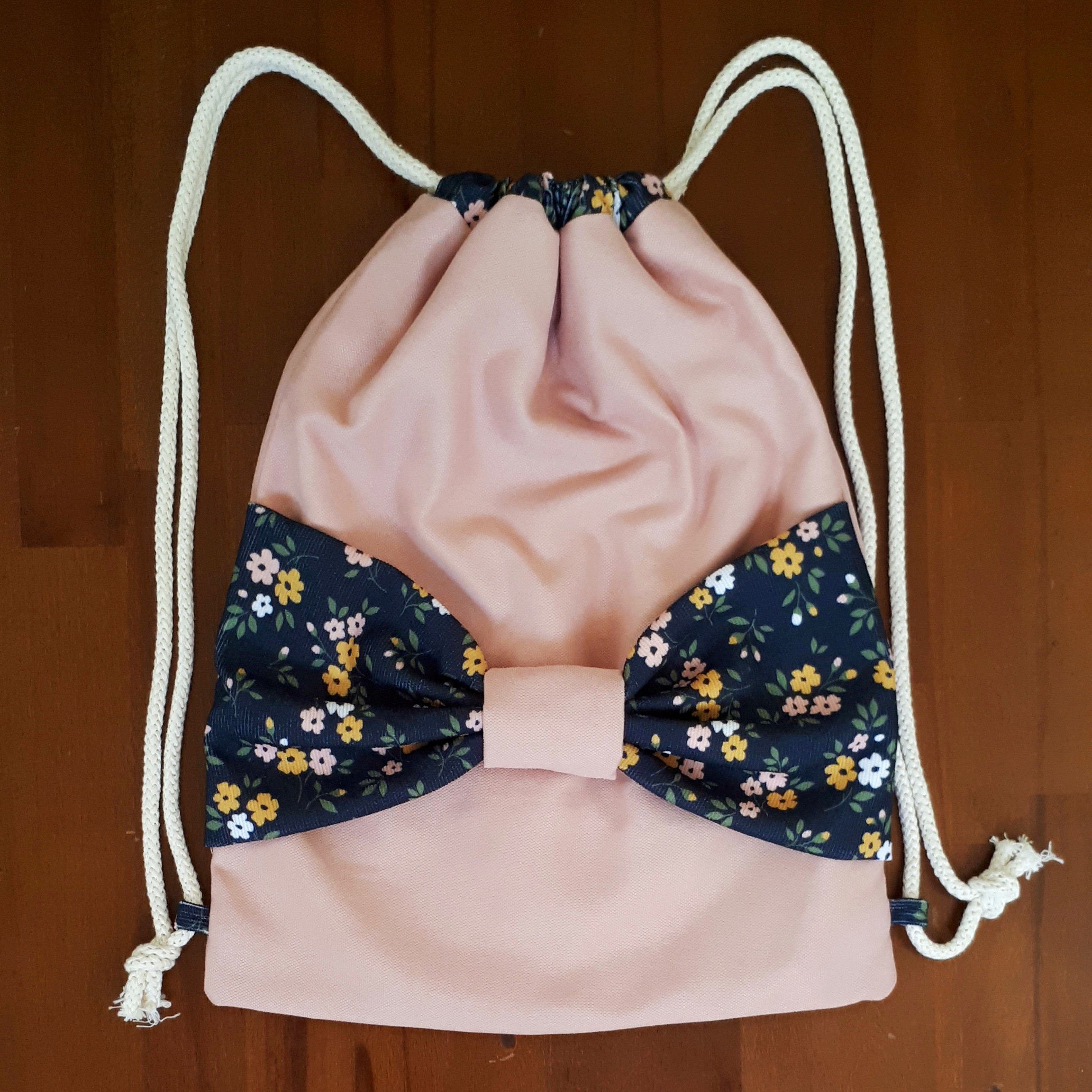 کوله پشتی پارچه ای مدل پاپیون