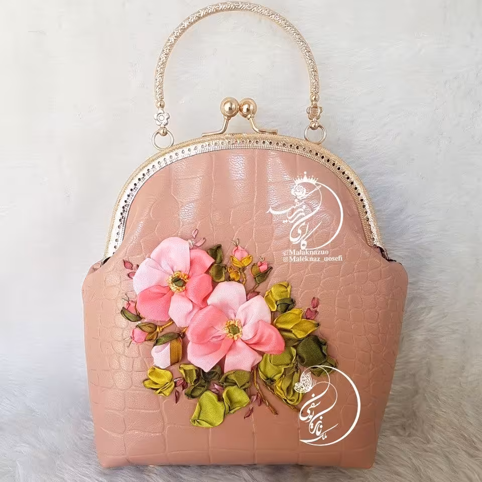 کیف چرم طبیعی دست دوز روباندوزی شده 