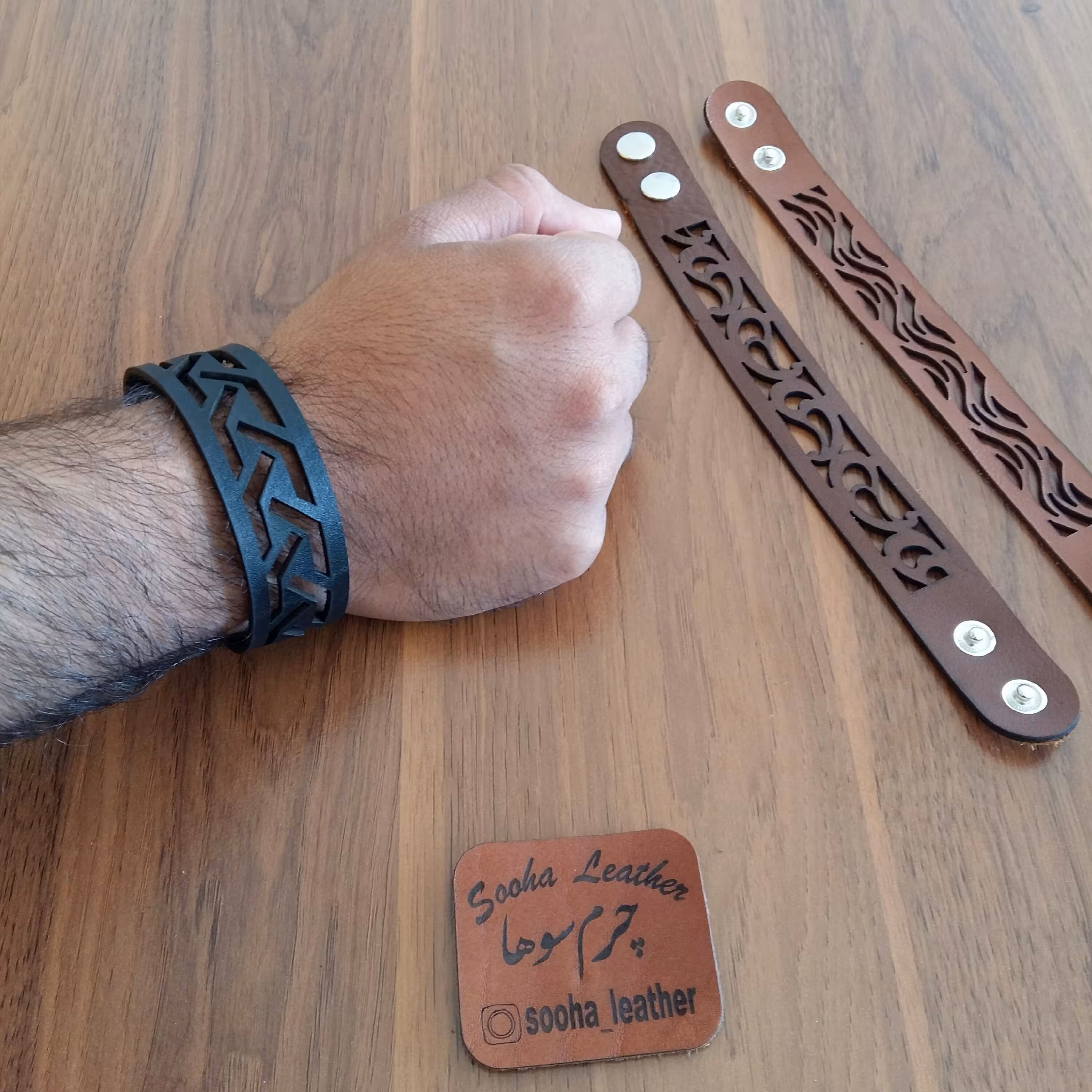 دستبند طرح دار چرمی با چرم طبیعی گاوی مردانه و زنانه مچبند دست بند