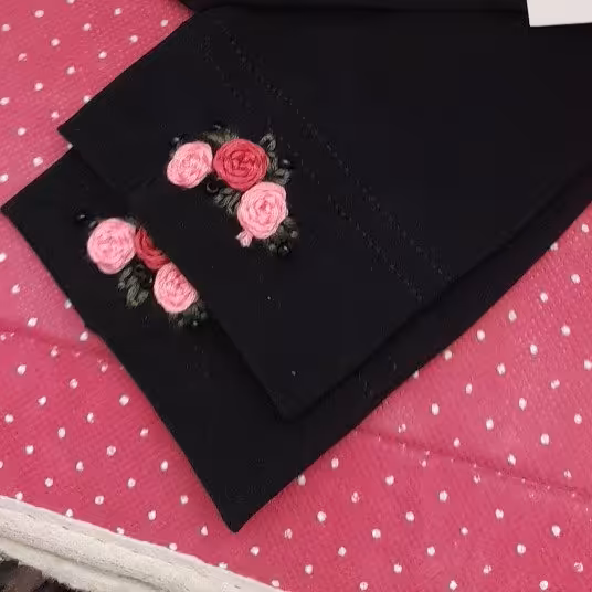 ساق دست گلدوزی شده