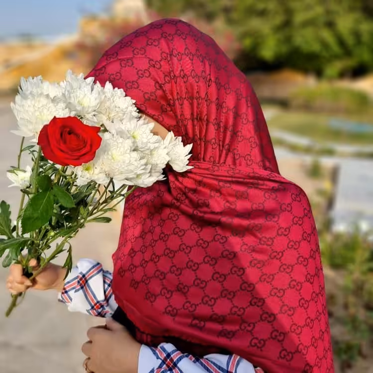 روسری ژاکارد دو ور رنگ قواره 140 زرشکی با قابلیت ایستایی بالا