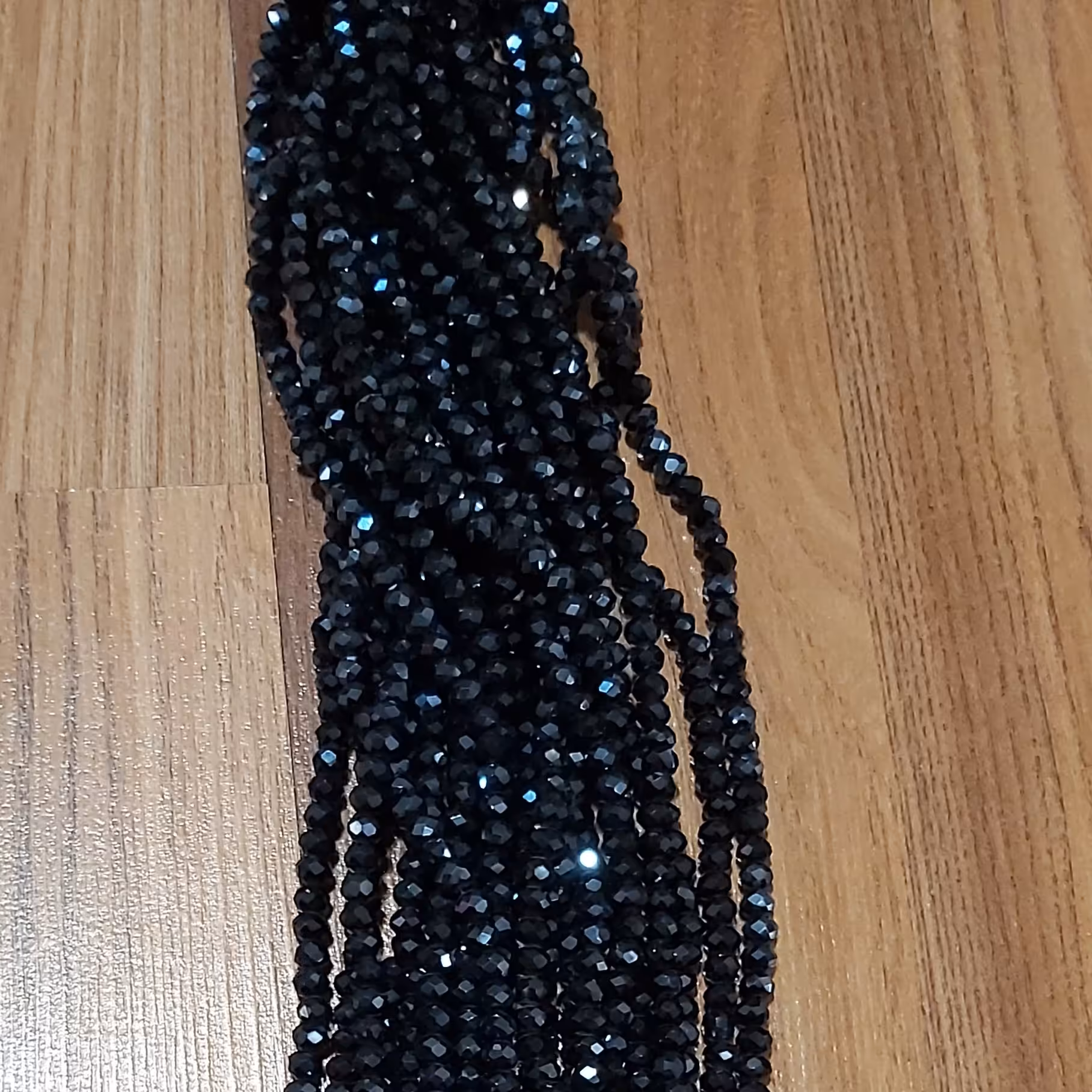 کریستال سربی متمایل به سرمه ای خیلی تیره سایز6(90عددی)یک ریسه