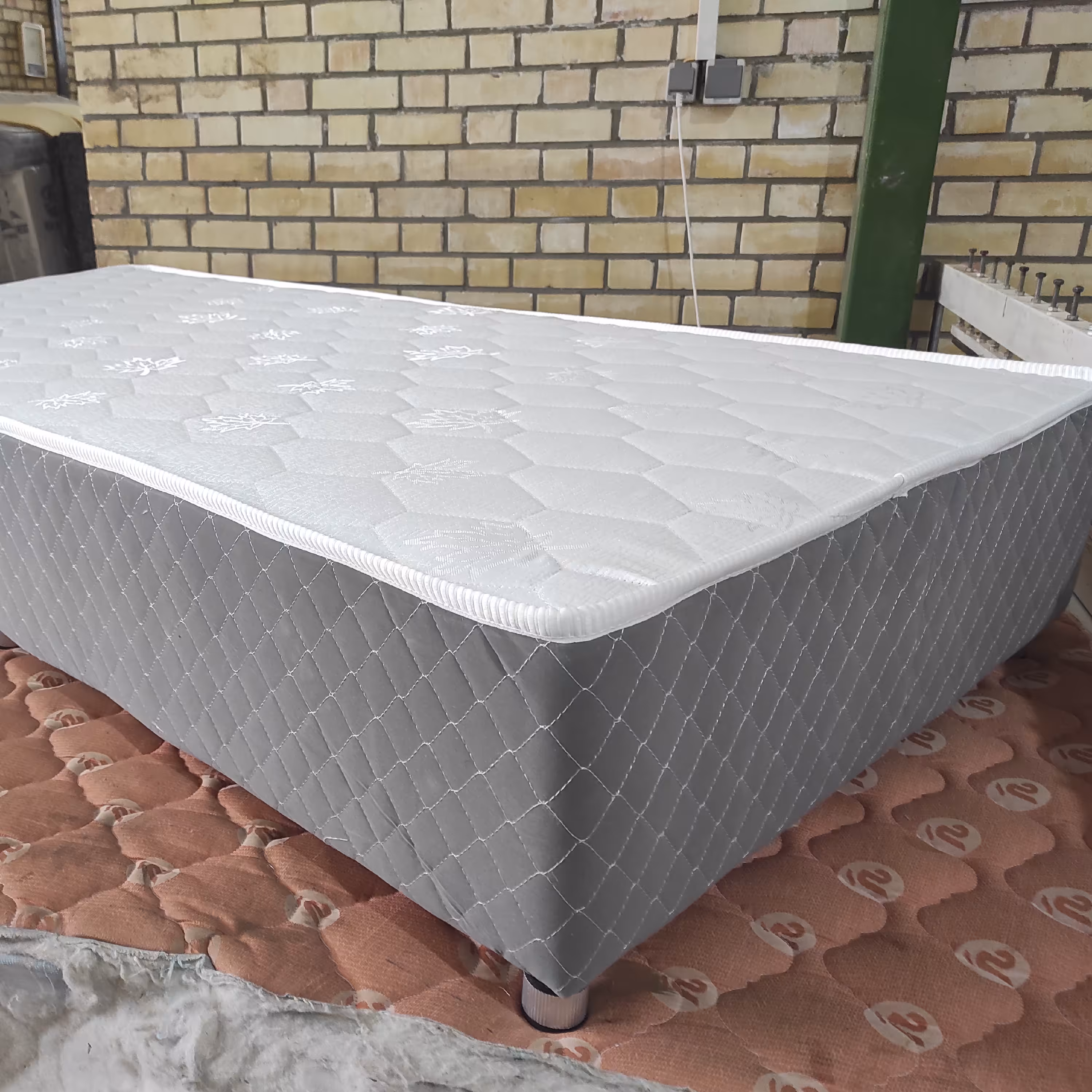 هتل باکس  رویال مدل هرمس  شاسی چوبی جایگزین تخت  سایز یکنفره 90 در 200