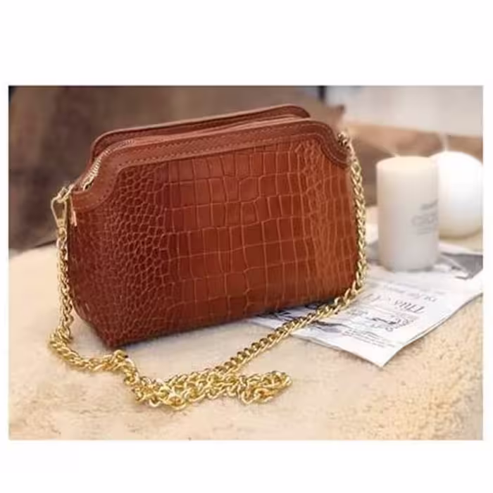 کیف مجلسی زنانه از چرم طبیعی گاوی و تمام دست دوز  بند زنجیری