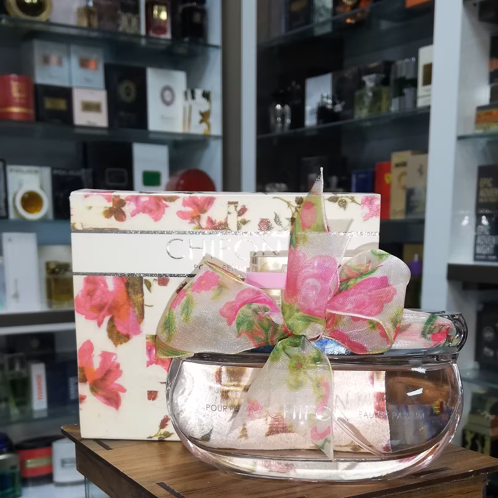 عطر امپر چیفون ادو پرفیوم

EMPER CHIFON POUR FEMME EDP

