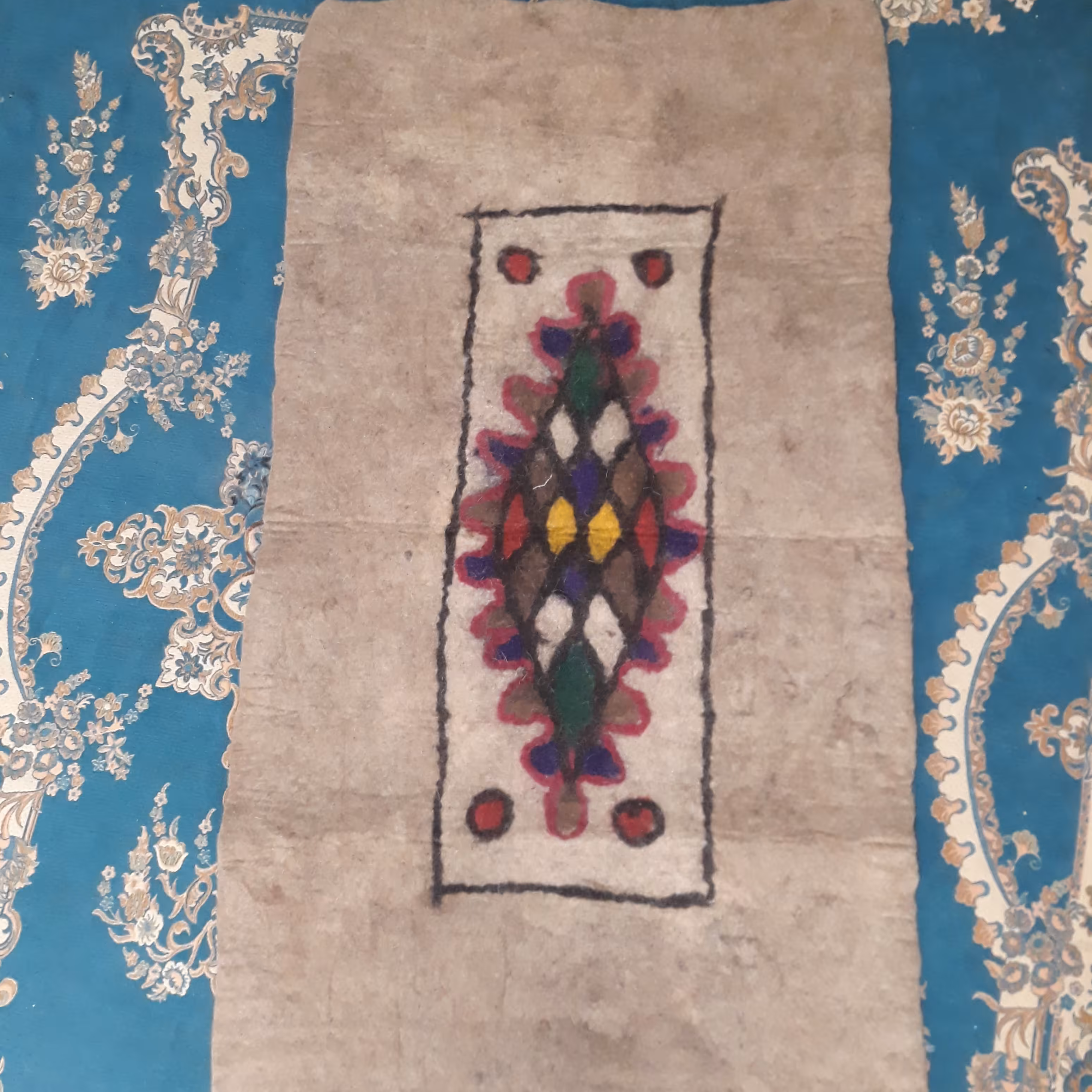 نمد پشمی  رو تختی