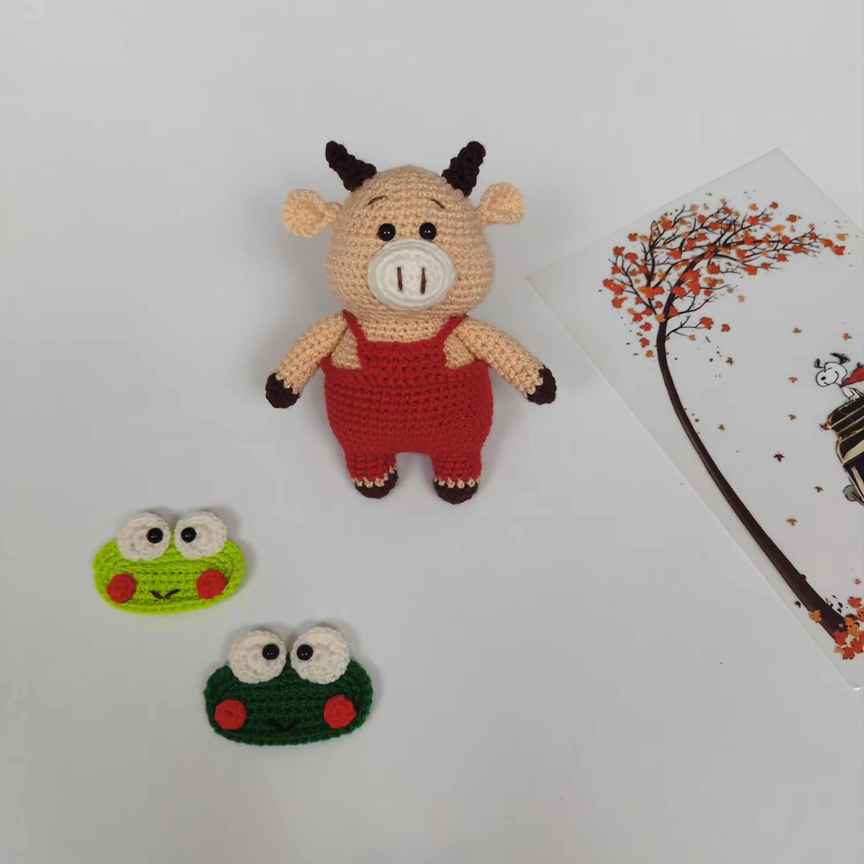 مون گاو بافته شده با کاموای ایرانی و پرشده با پشم شیشه،ارتفاع 13 سانت