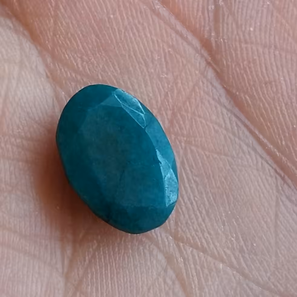 نگین زمرد معدنی پر رنگ بی نظیر جواهری خااااص و فوق العاده خوش رنگ تراش جواهری شاهکاا ار خلقت 100 در 100 طبیعی