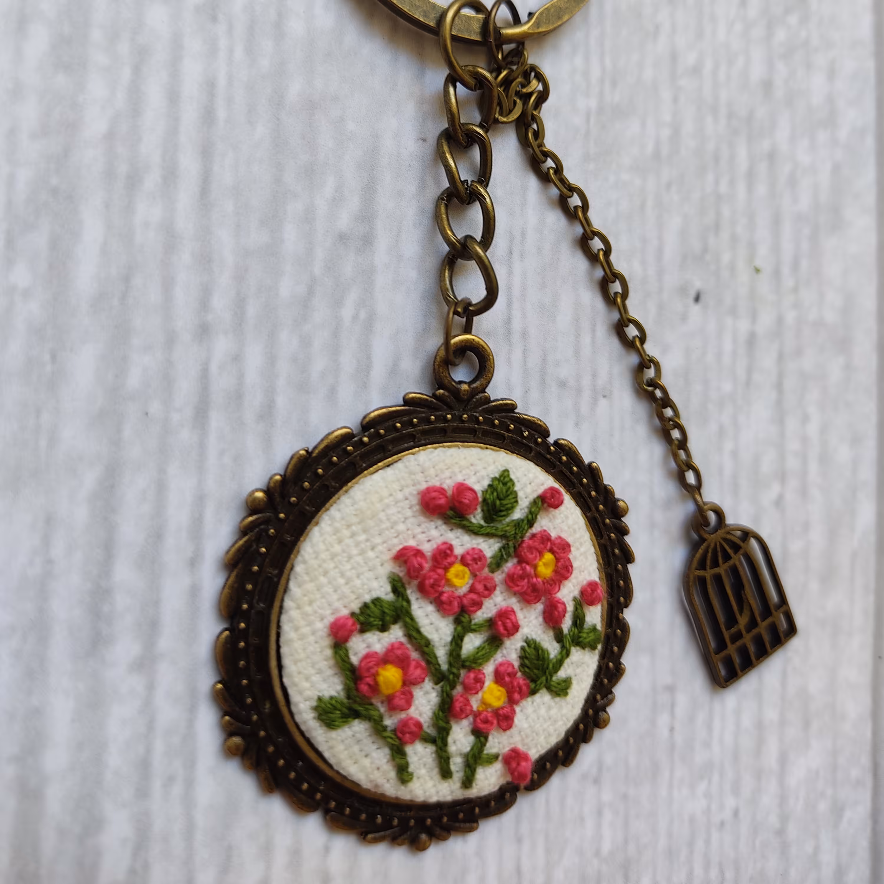 سر کلیدی گلدوزی شده