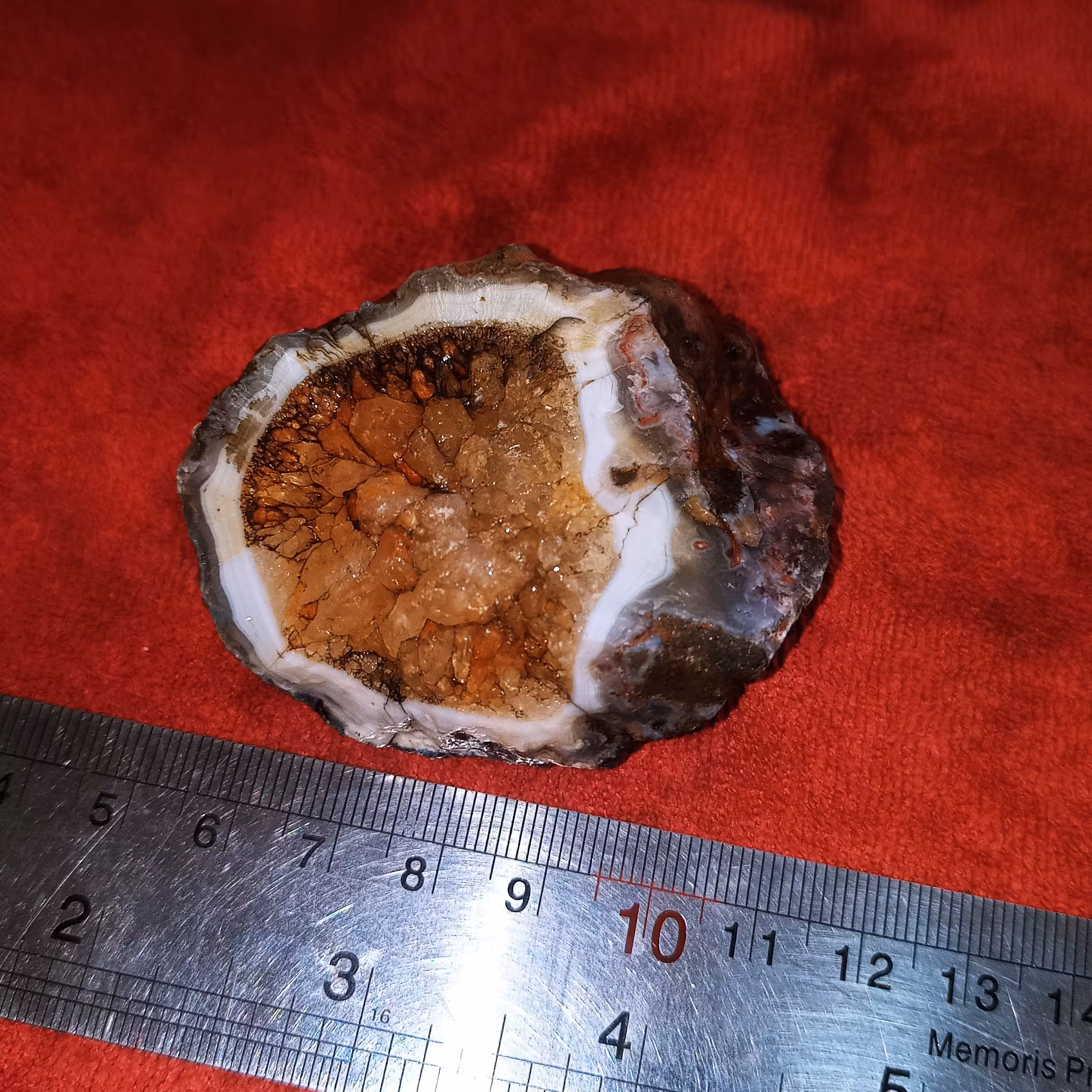 عقیق سلیمانی توپی با نگین های کوارتر 108 گرم