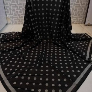 روسری قواره دارمشکی وکرم طرح توپی