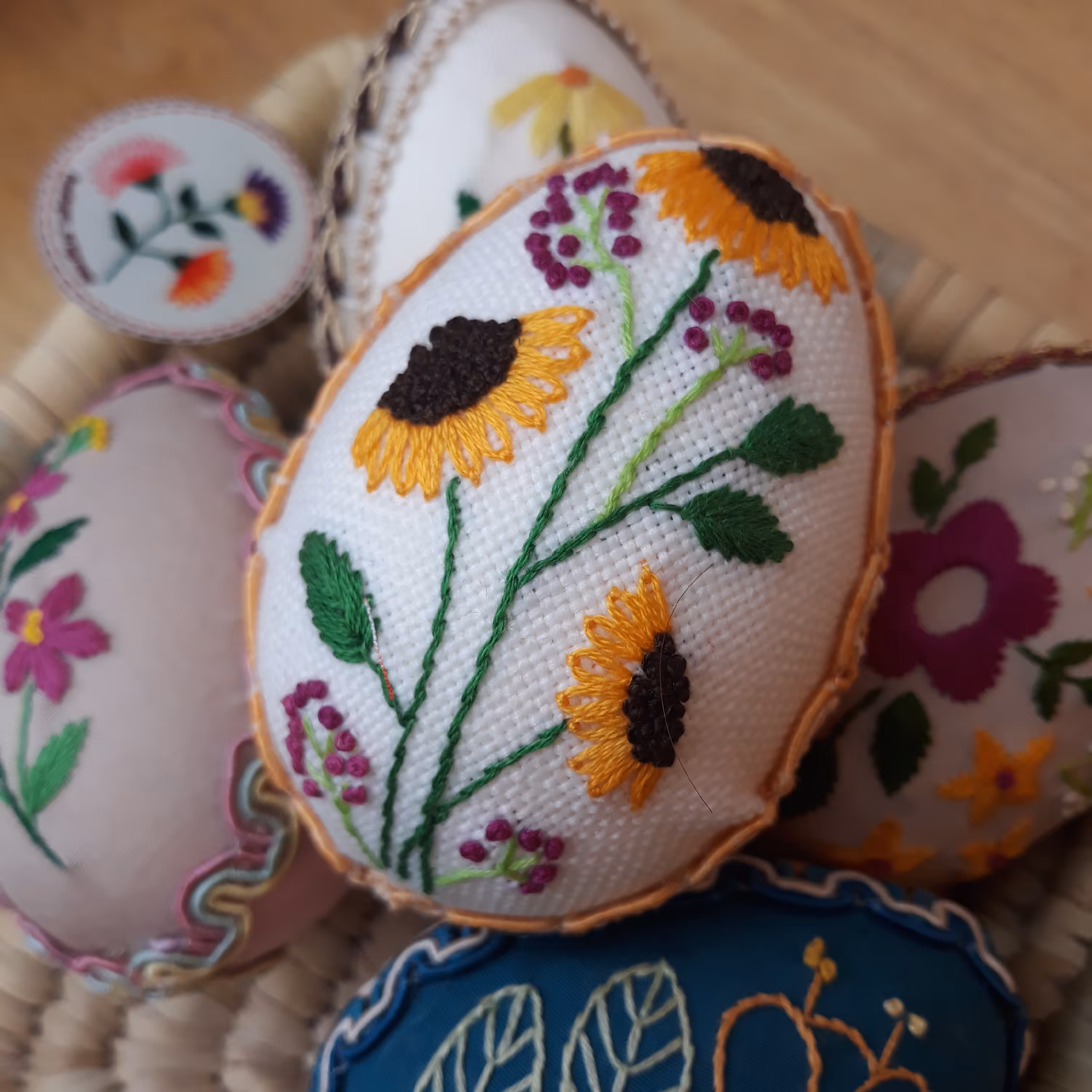 تخم مرغ گلدوزی شده سفره هفت سین قد 9سانتی متر