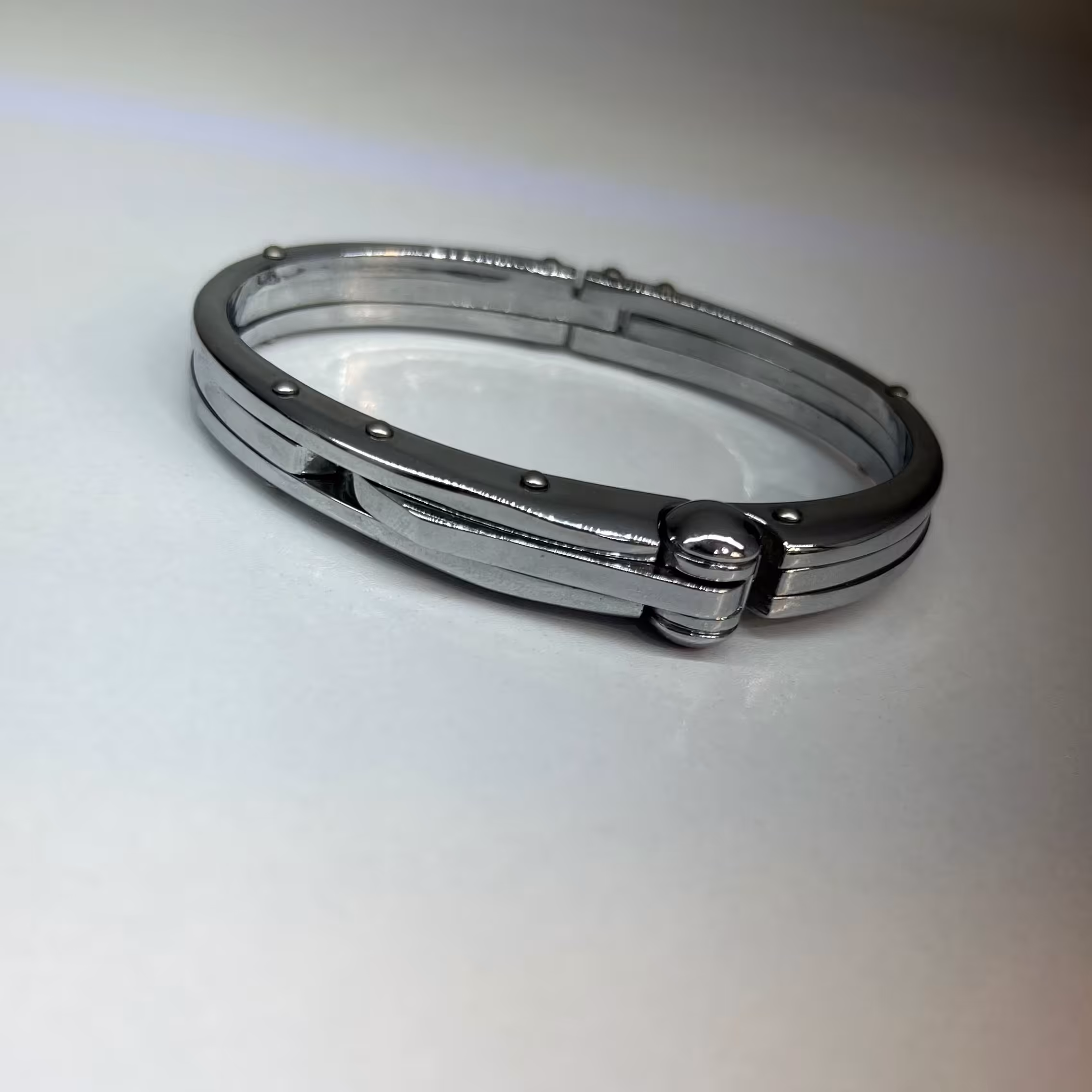  دستبند النگویی نقره ای و مشکی نگین دار 