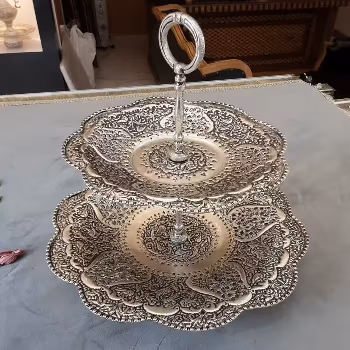 صنایع دستی قلمزنی-شیرینی خوری دوطبقه با طرح گل و مرغ با پوشش نقره