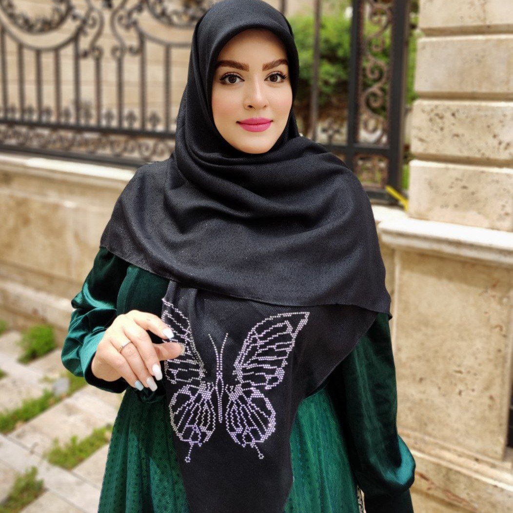 روسری نخی مشکی لمه دار نگین کاری شده با طرح های زیبا
