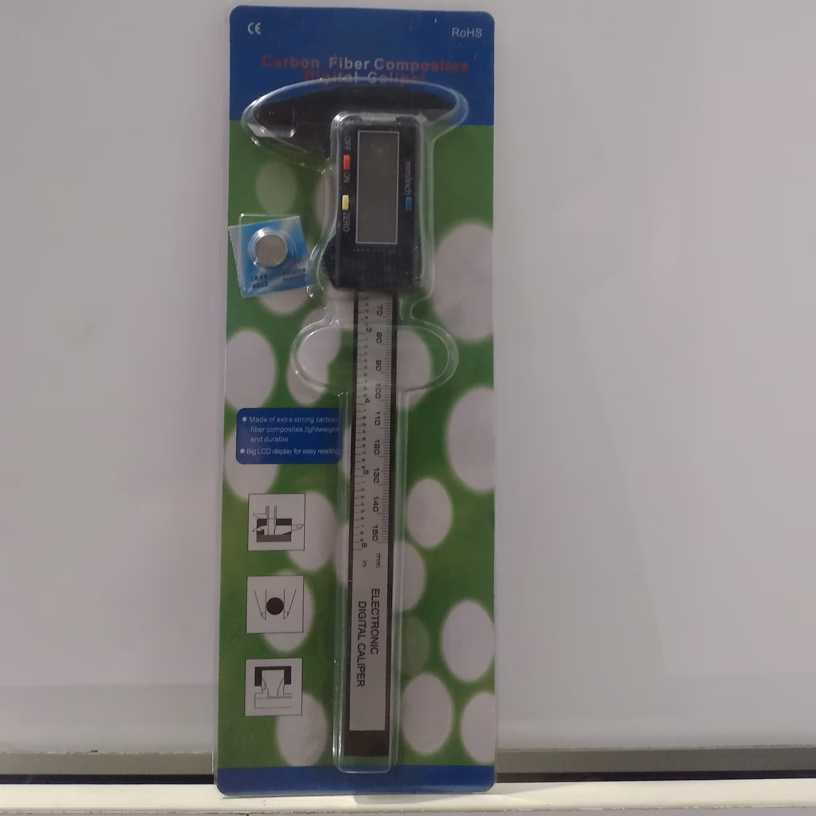 کولیس دیجیتالی  جنس کولیس کربن فشرده   رنگ مشکی  دارای یک باطری اضافه