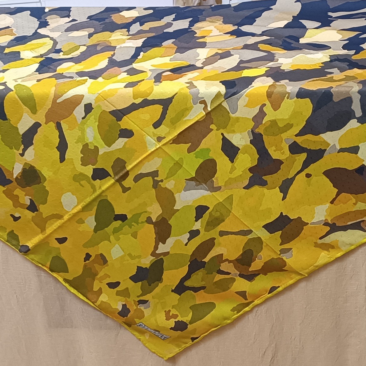 روسری نخی طرح ارتشی دست دوز