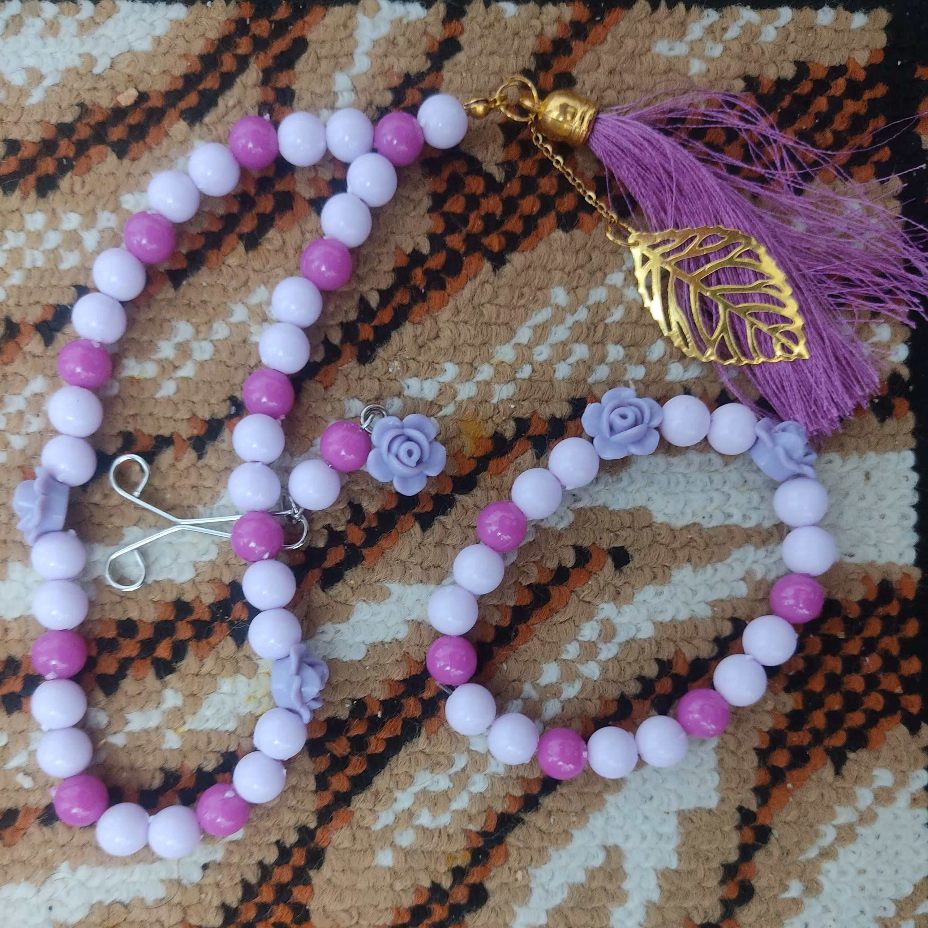 ست جذاب تسبیح و دستبند و گیره روسری هدیه جشن تکلیف و یه محصول خاص برای هدیه روزدختر