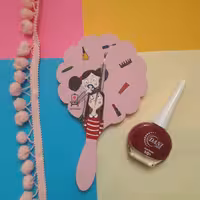 آینه دستی چوبی دخترونه نقاشی شده با دست