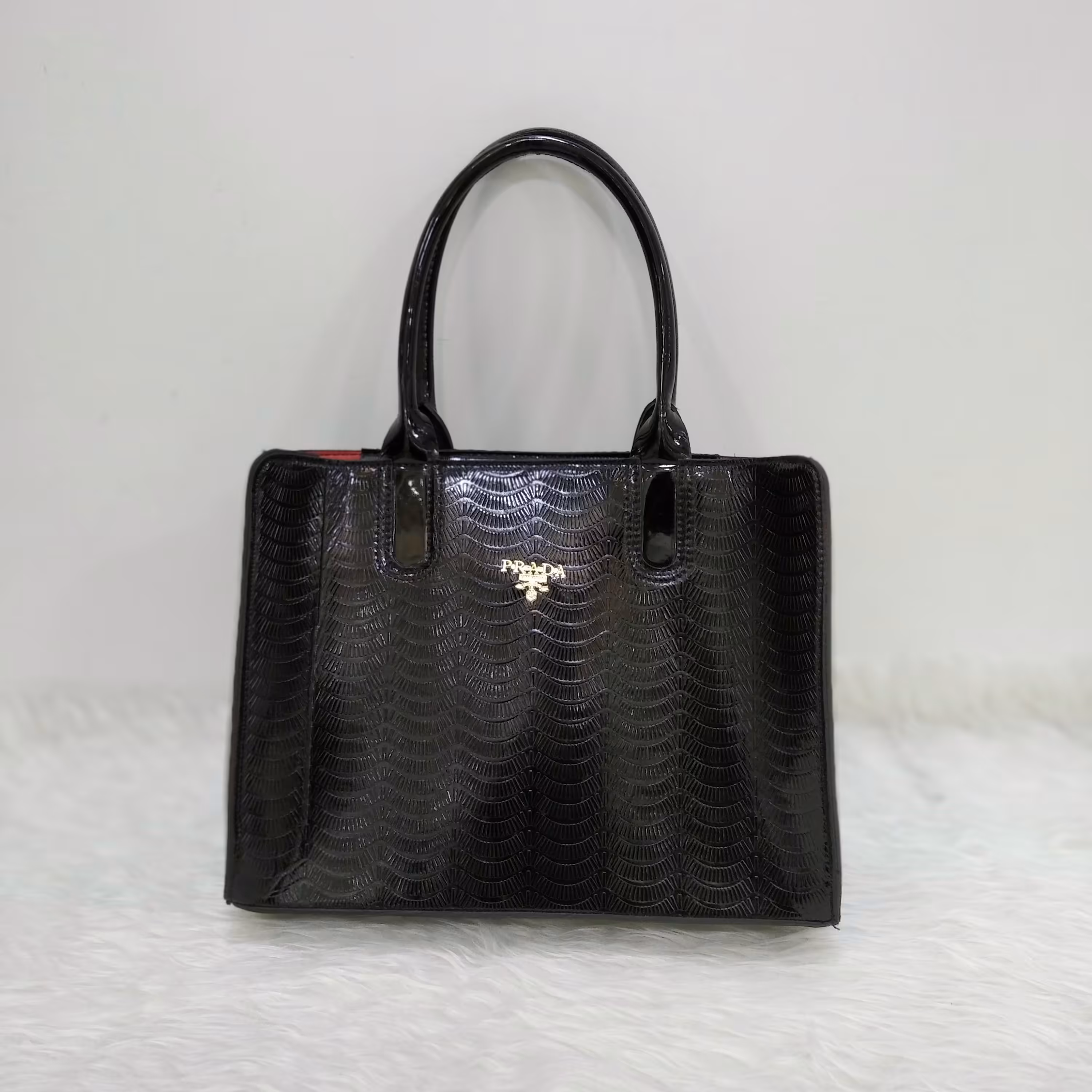 کیف ورنی بزرگ و جادار زنانه دوشی و دستی